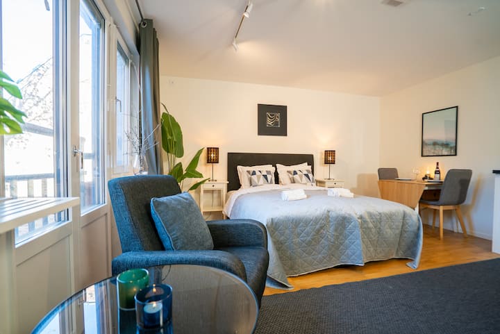 Prime City Location | Spacious Studio Apartment - Gothenburg