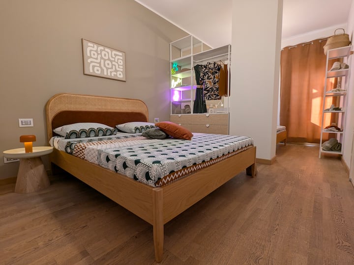 Udoban i udoban bračni krevet, savršen za regenerirajući odmor.