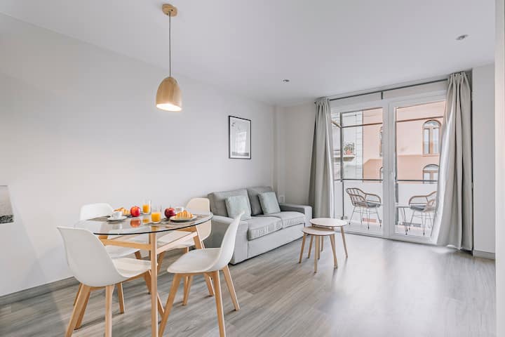 Cozy Two Bedroom With Balcony - Sants Area - Barcelona