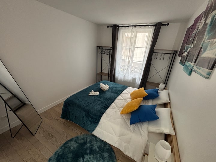 საძინებლის სარკე, რომელიც იდეალურია თქვენი ტანსაცმლის შესაფასებლად