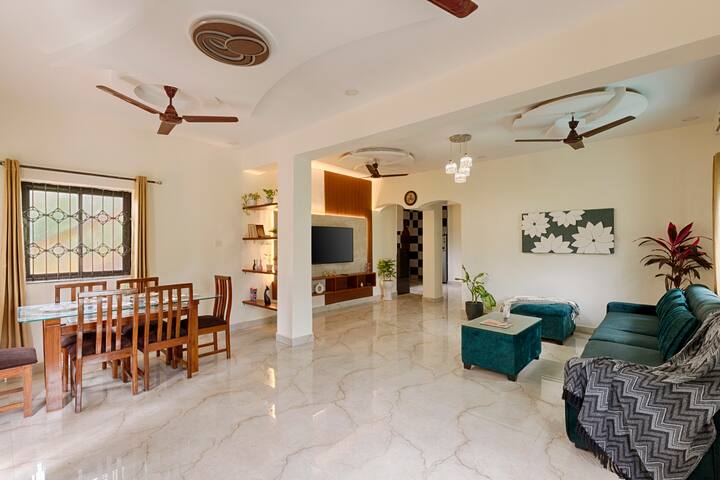 Living room image 7