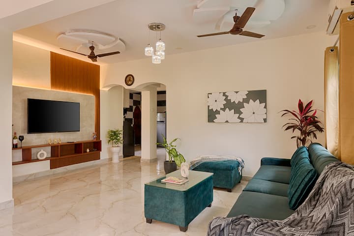Living room image 3