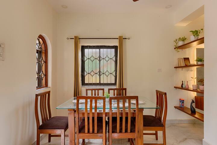 Dining area image 1