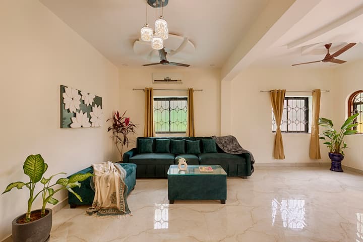 Living room image 6