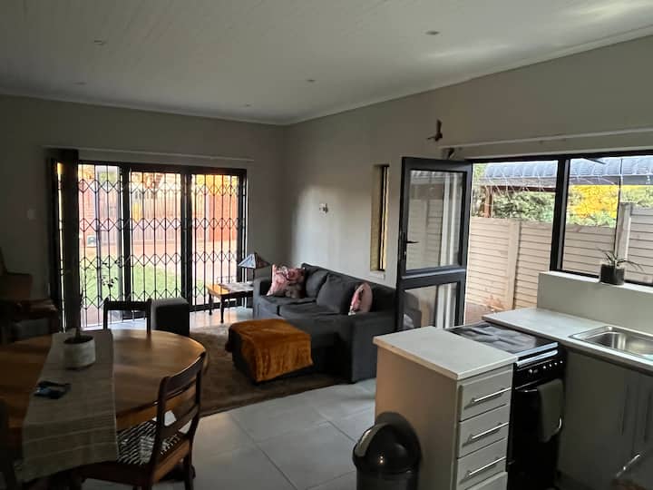 Spacious Private One Bedroom Apartment - Centurion