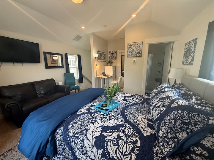 *Serene Studio In Mixon At Park Circle - Charleston, SC