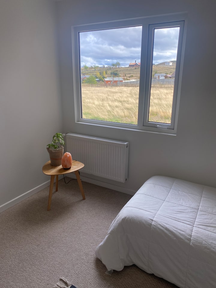 2号次卧，俯瞰Leñadura南区。 配备2张单人床和1间共用卫生间。