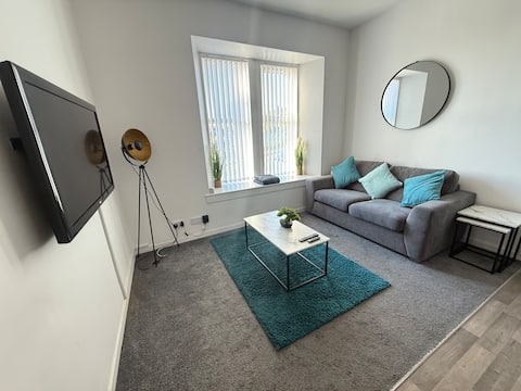 Popular Airbnb listing: Studio apartment Dundee central location in West End