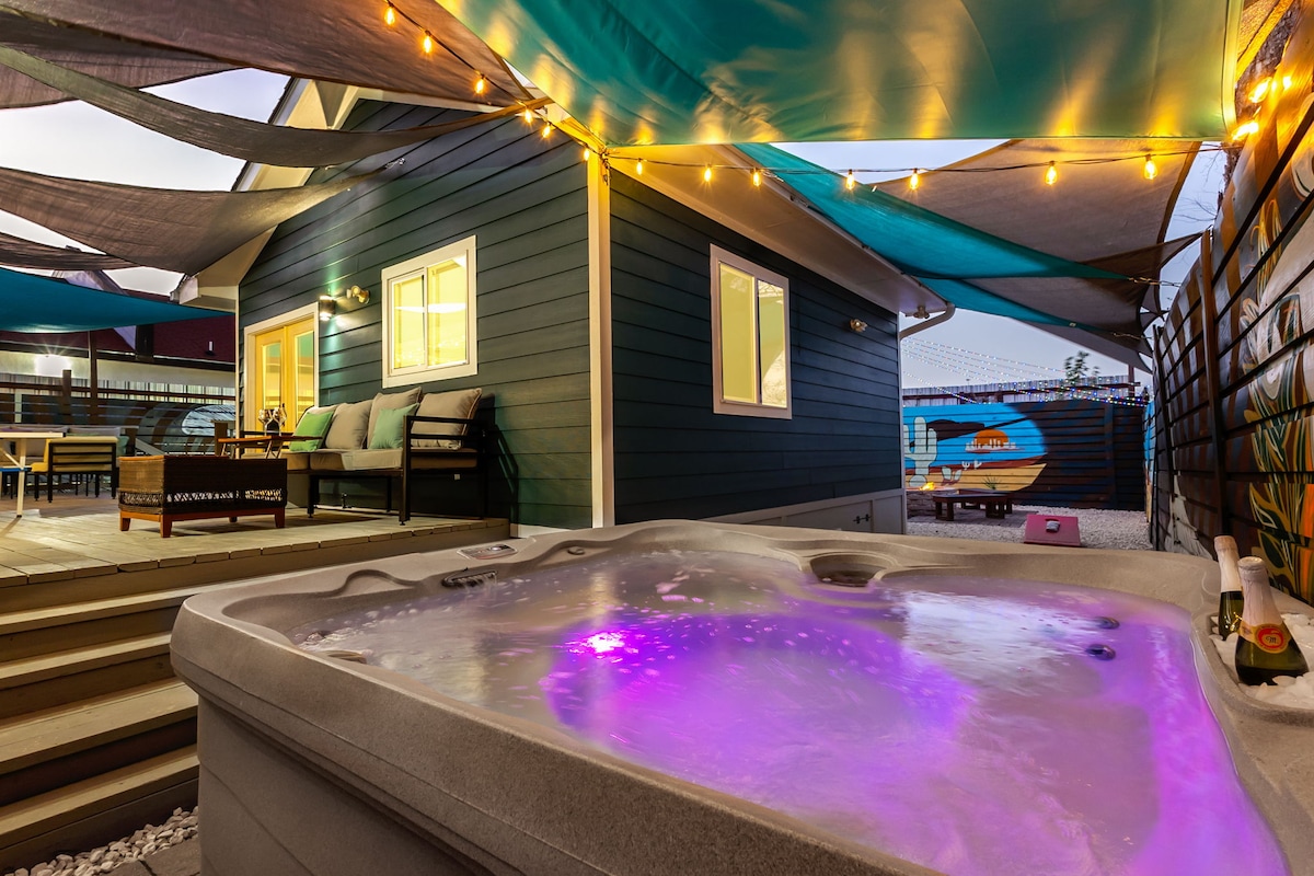 Successful Airbnb property: Resort Luxury, Hot Tub, Theater, Sleeps 18, DT, RW in Lone Star