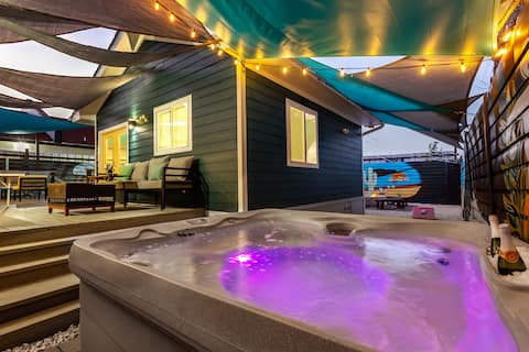 Successful Airbnb property: Resort Luxury, Hot Tub, Theater, Sleeps 18, DT, RW in Lone Star
