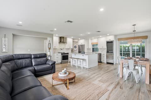 Top Airbnb: Gulf Access/Heated Pool & Jacuzzi/Up to 8 in San Carlos Park