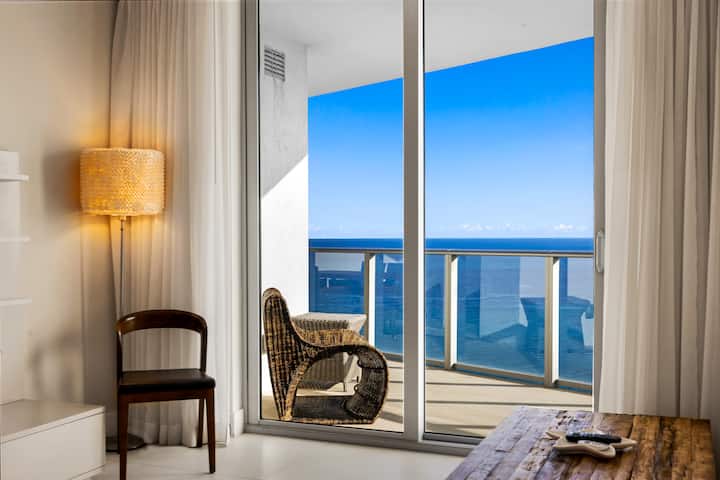 New! Oceanfront 1br • Huge Balcony • Beach Access - Aventura