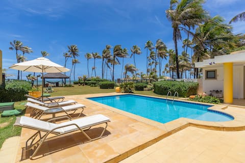 Casamar Vilas is a family house by the sea.