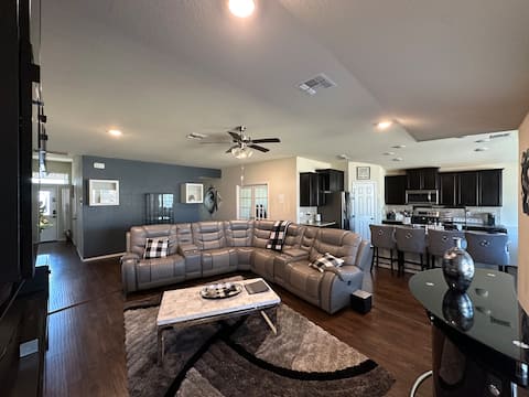 Successful Airbnb property: Luxury Retreat with Gamers Paradise. in Killeen