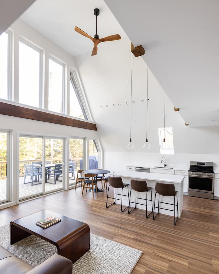 Newly-built A-frame W/ Hot Tub & Sauna - Braintree, VT