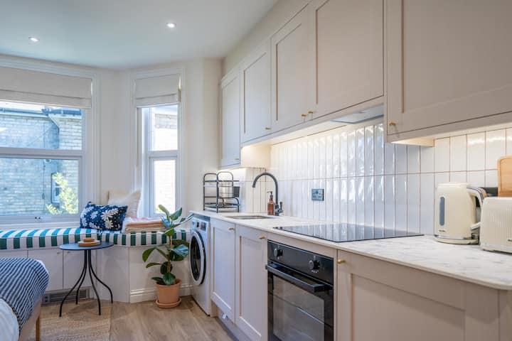 Stylish Apartment By The Sea - Sandbanks