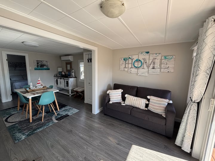 Chalet Sur La Rivière / Riverside Cottage - Caraquet