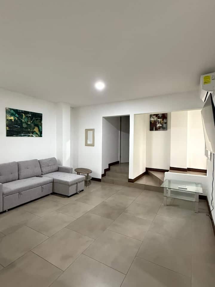 Apartamento Moderno - 2br, A/c, King Bed - San José