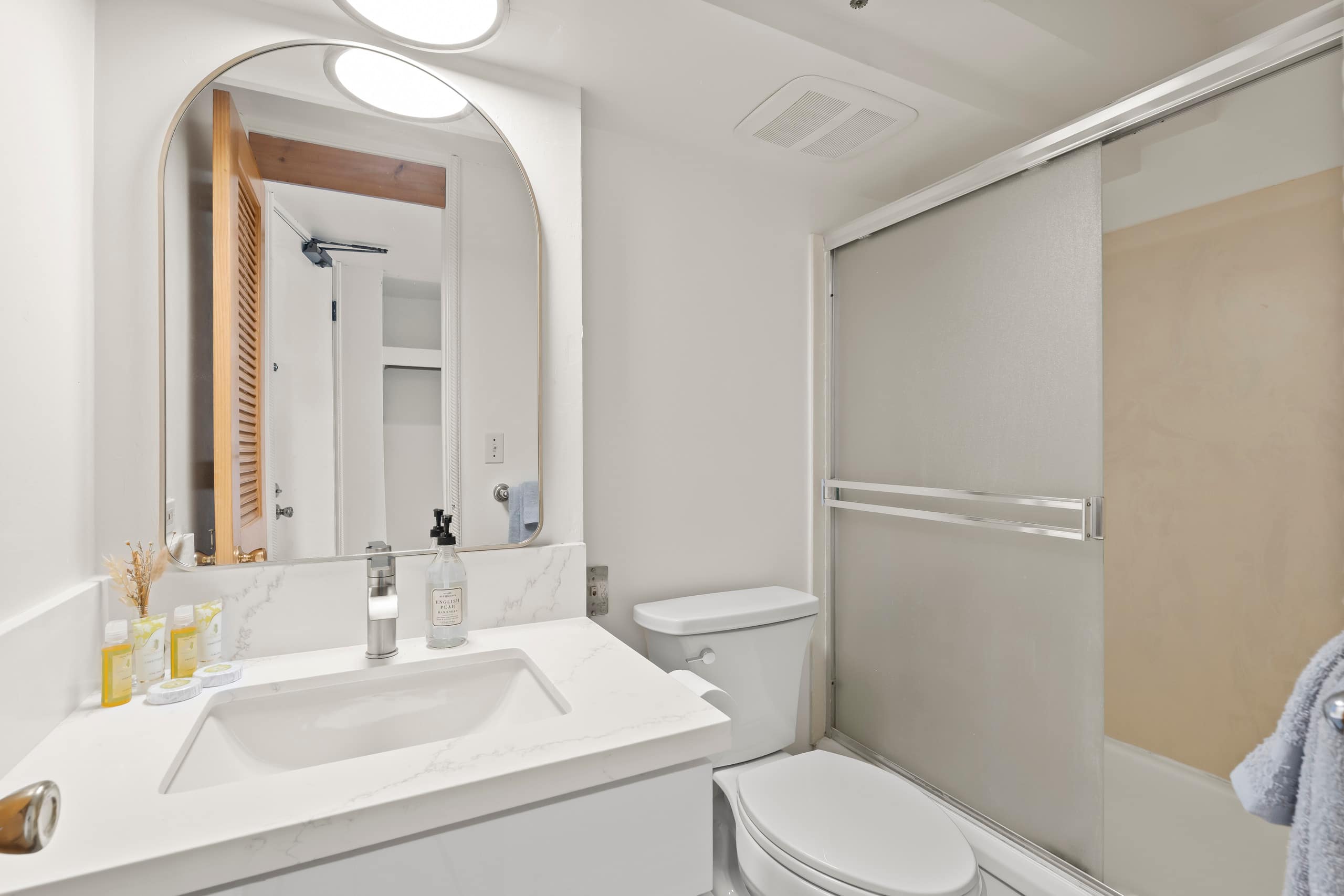 Fully renovated in October 2025,43th floor - Image 13