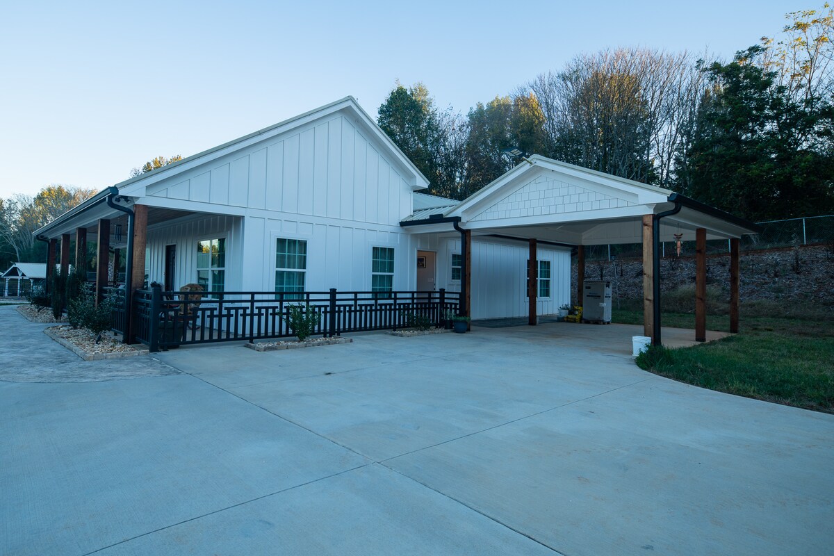3BR Home in Gainesville | Pool | Peaceful Location