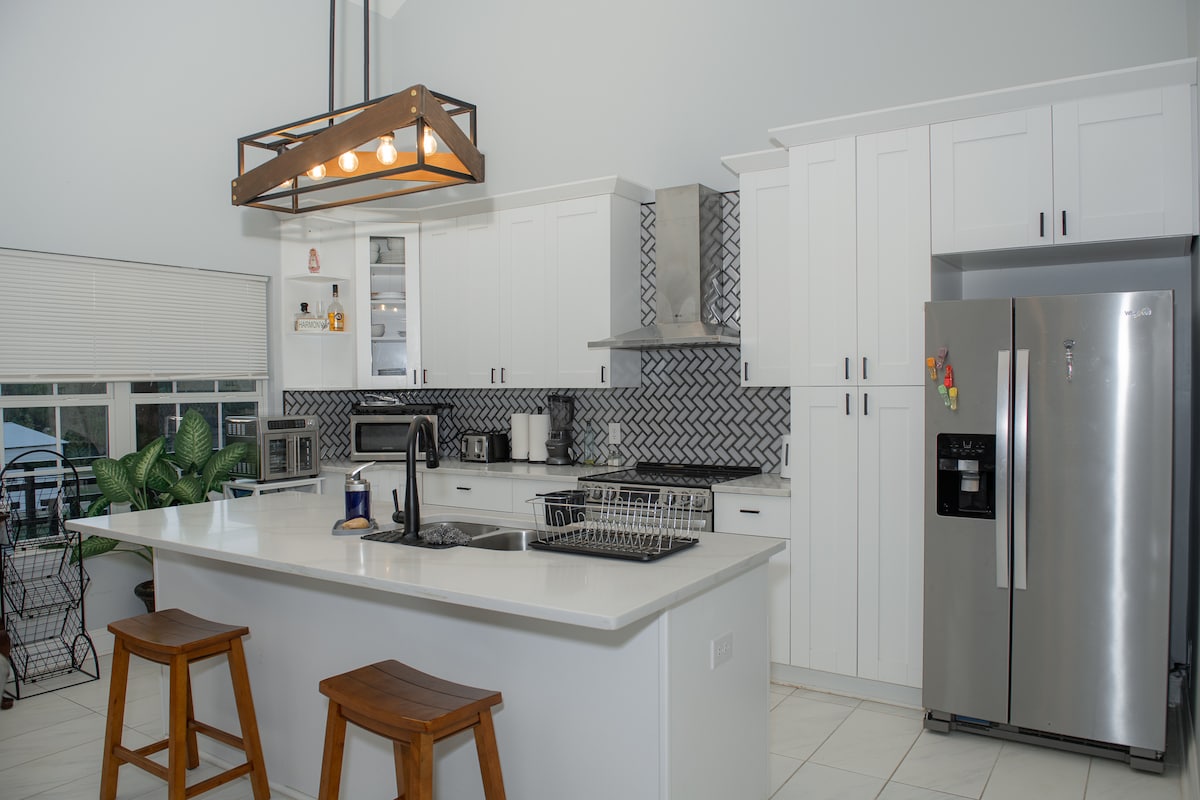 3BR Home in Gainesville | Pool | Peaceful Location