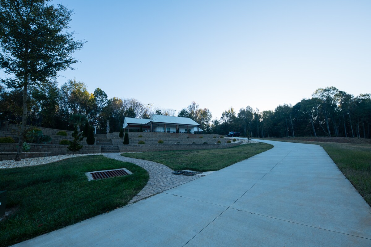 3BR Home in Gainesville | Pool | Peaceful Location