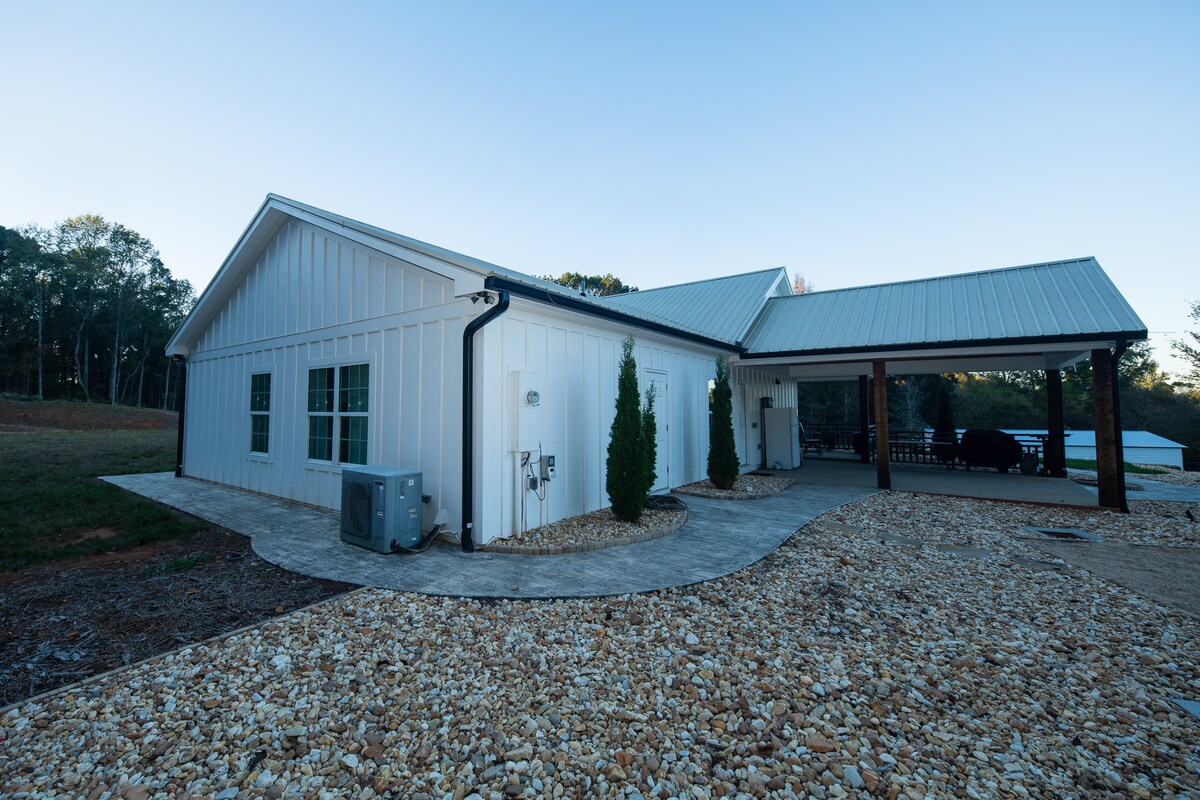 3BR Home in Gainesville | Pool | Peaceful Location