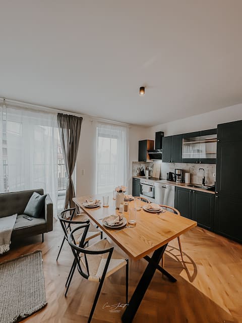 Exclusive penthouse apartment with balcony & parking