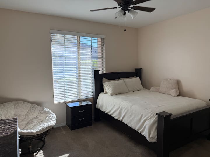 Брачен кревет (широк 150-179 см)