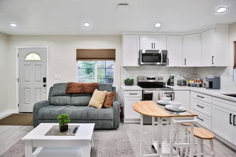 Successful Airbnb property: Modern 1BR Guest House • Disney • Free Parking in Garden Grove