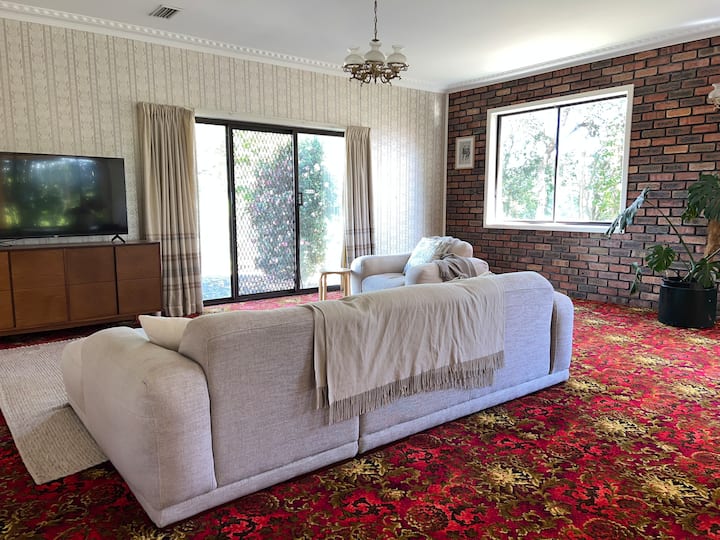 Belvedere Ridge- Grand Vintage Homestead With Pool - Mirboo North