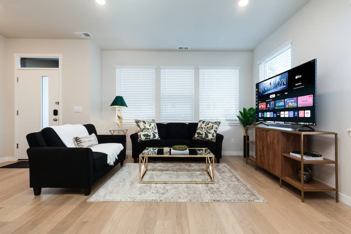 New 3bed 2.5bath Luxury Townhome - Hillsboro