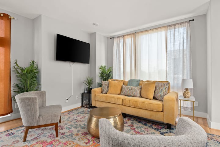 Sleek Eastside 3bd W/ Garage + Rooftop! Spacious! - Nashville, TN