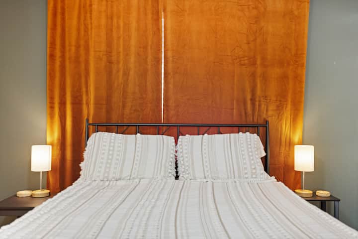 Oaza mira: svijetao prostor s elegantnim uređenjem, savršen za opuštajući odmor u Houstonu!