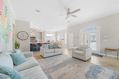 Popular Airbnb listing: Perfect coastal retreat with private beach access in Miramar Beach