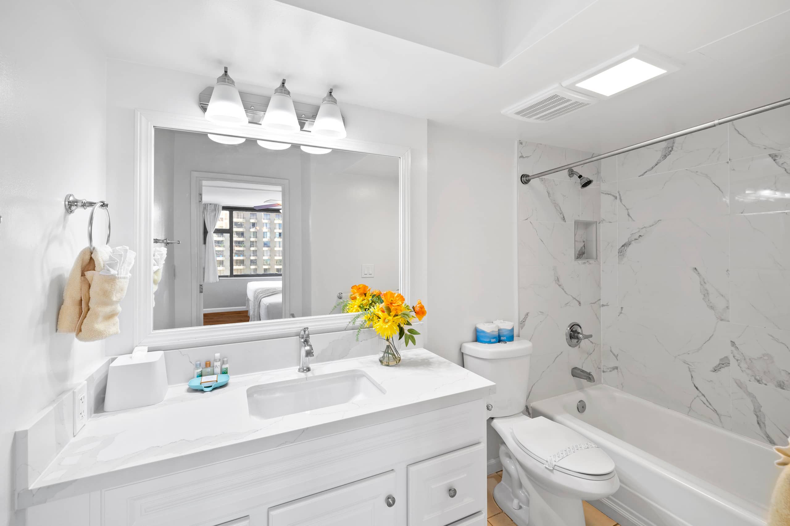 Condo in Honolulu · ★4.76 · 1 bedroom · 3 beds · 1 private bath - Image 9