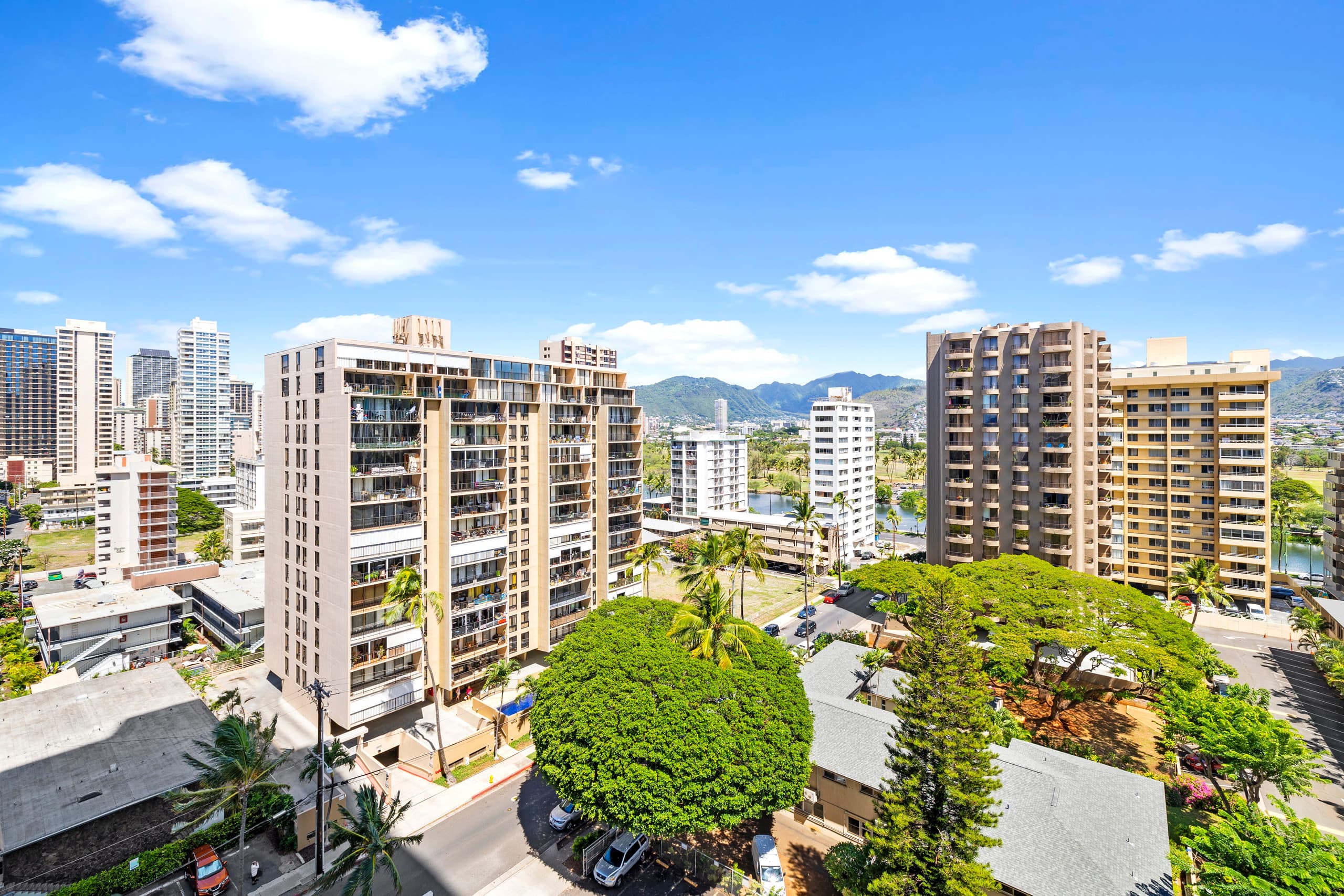 Condo in Honolulu · ★4.76 · 1 bedroom · 3 beds · 1 private bath - Image 31