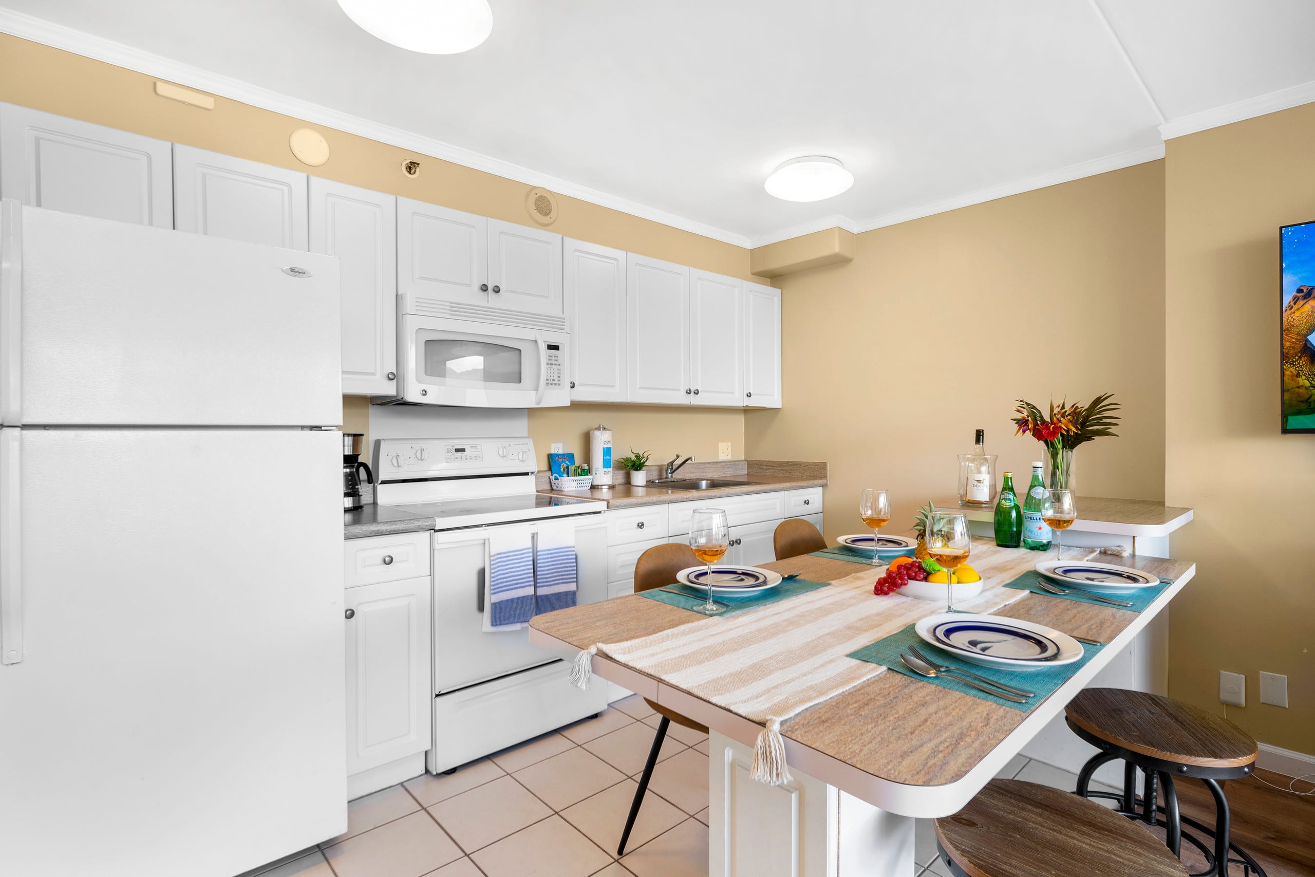 Condo in Honolulu · ★4.76 · 1 bedroom · 3 beds · 1 private bath - Image 8