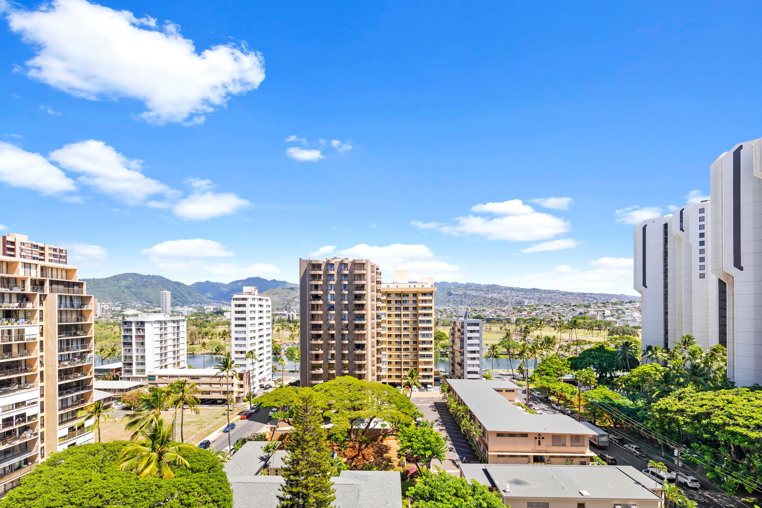 Condo in Honolulu · ★4.76 · 1 bedroom · 3 beds · 1 private bath - Image 30