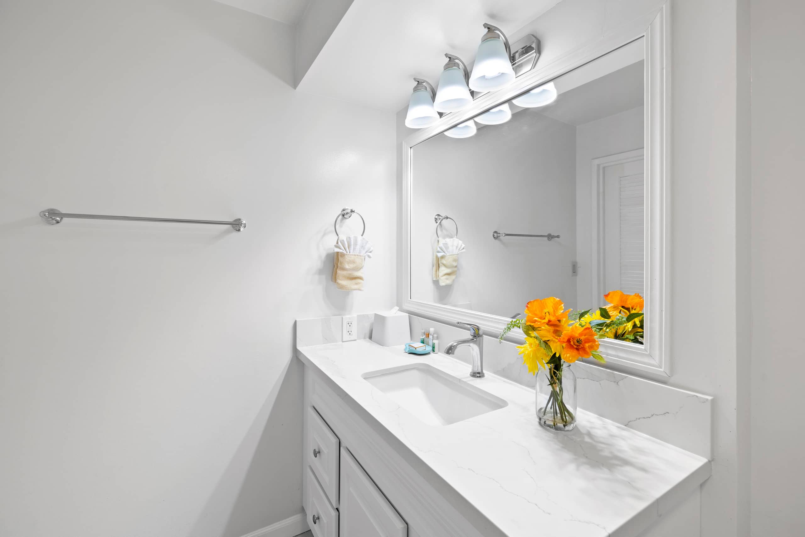 Condo in Honolulu · ★4.76 · 1 bedroom · 3 beds · 1 private bath - Image 34