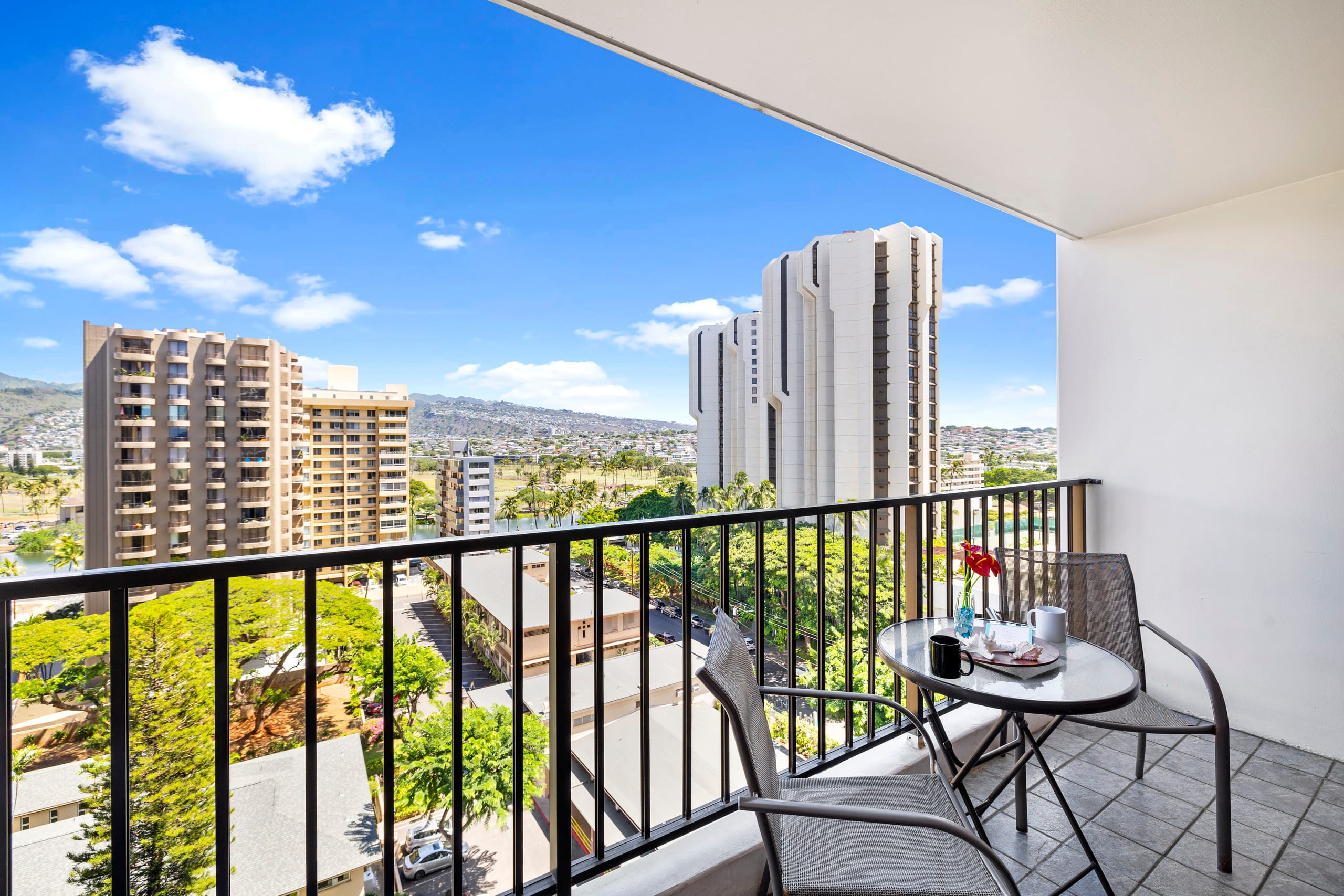 Condo in Honolulu · ★4.76 · 1 bedroom · 3 beds · 1 private bath - Image 10
