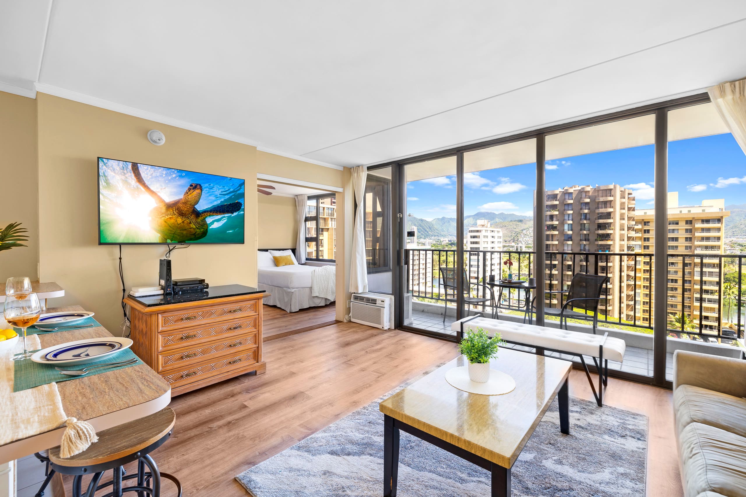 Condo in Honolulu · ★4.76 · 1 bedroom · 3 beds · 1 private bath - Image 14