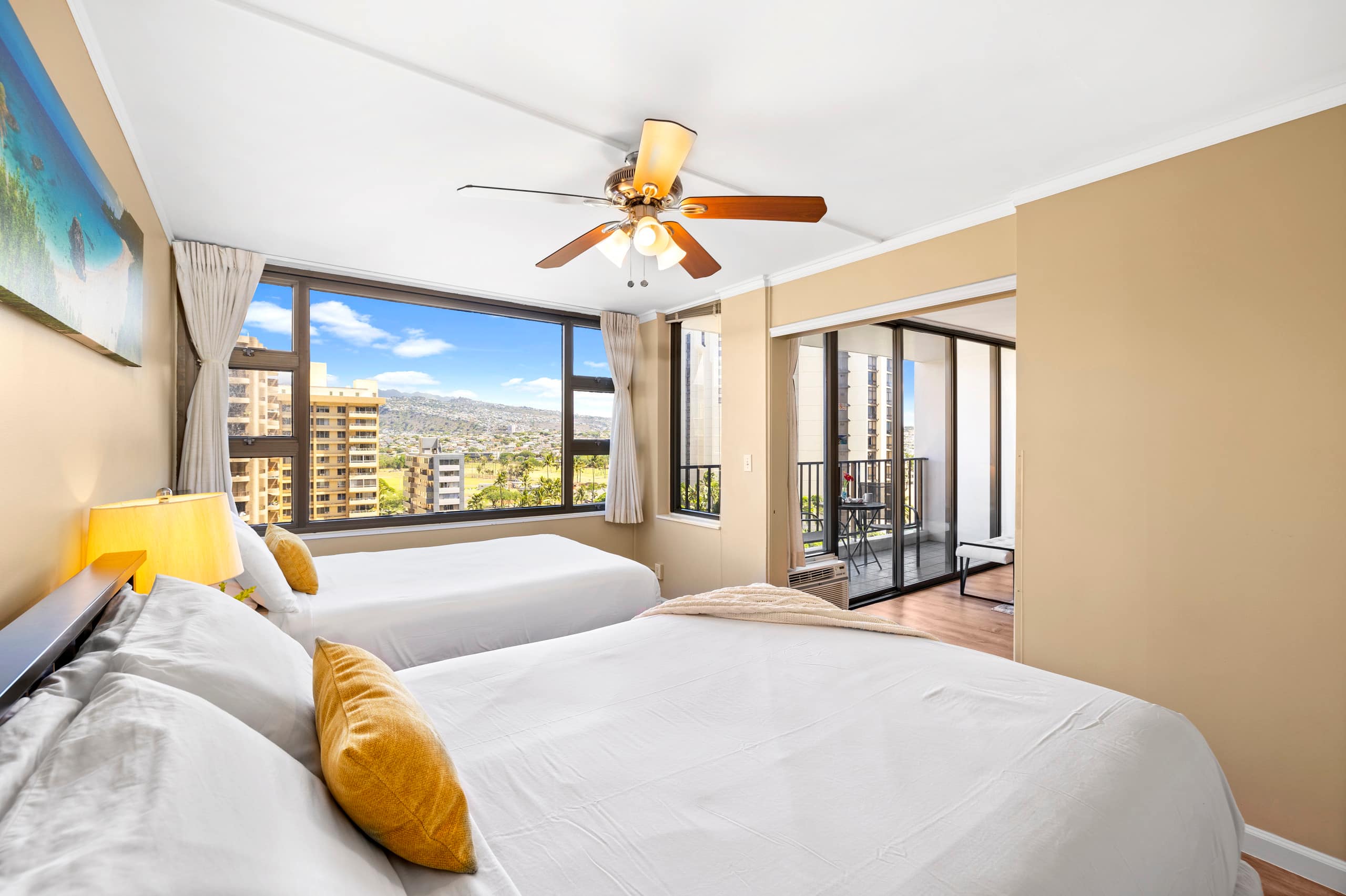 Condo in Honolulu · ★4.76 · 1 bedroom · 3 beds · 1 private bath - Image 28
