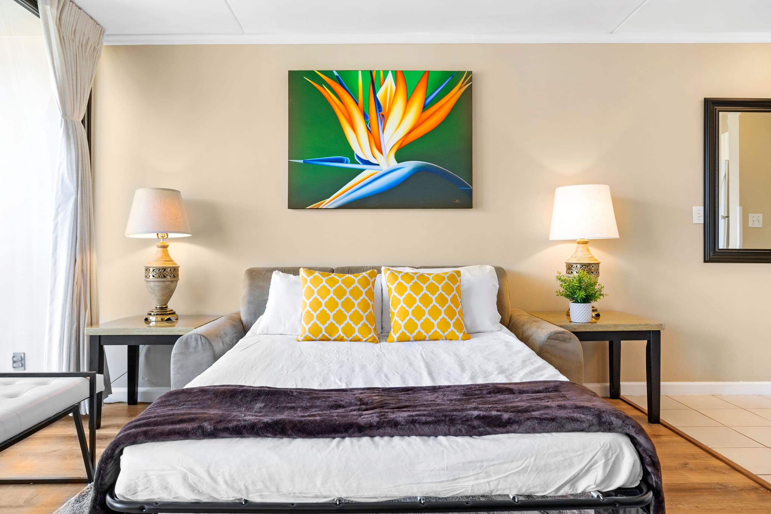 Condo in Honolulu · ★4.76 · 1 bedroom · 3 beds · 1 private bath - Image 2