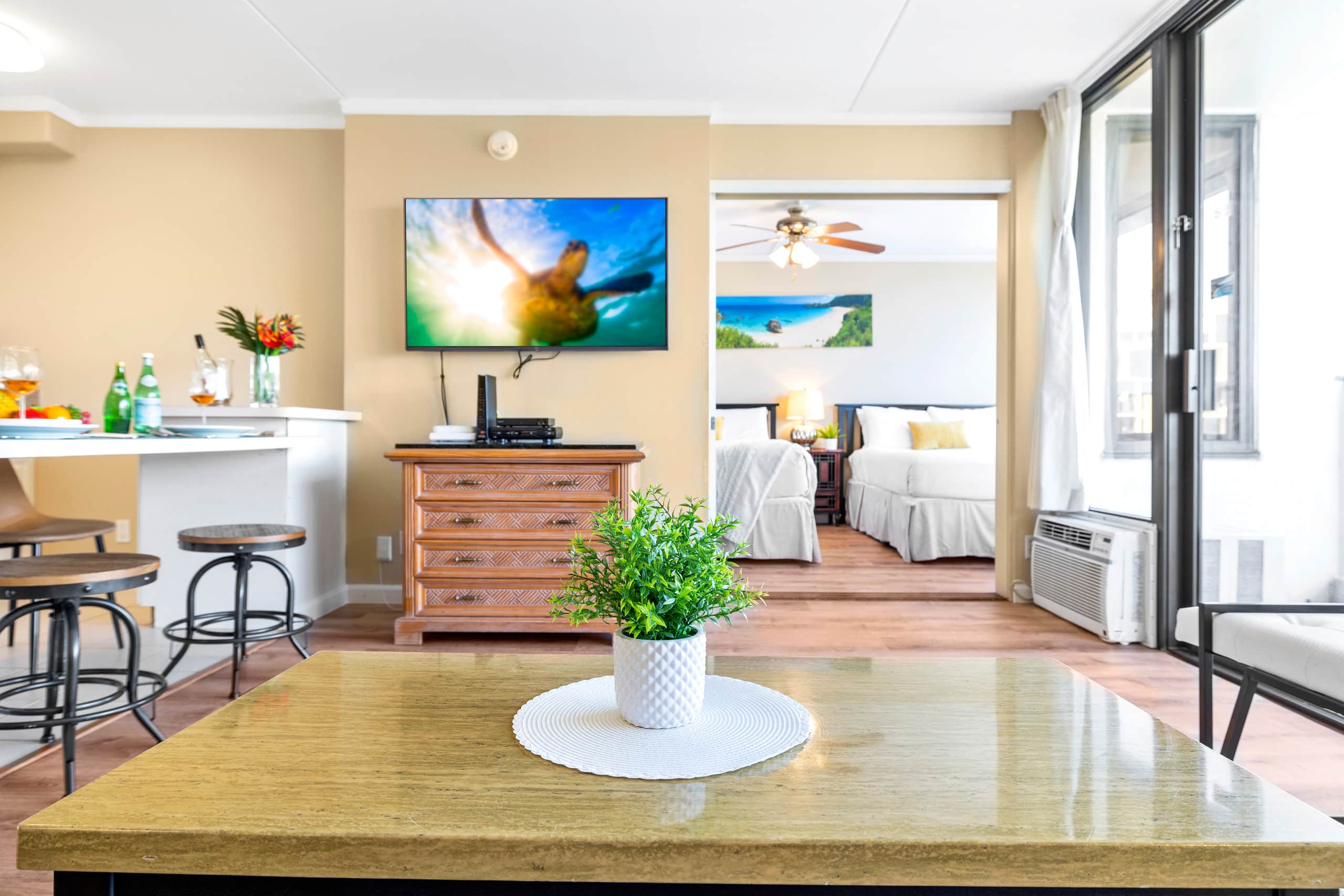 Condo in Honolulu · ★4.76 · 1 bedroom · 3 beds · 1 private bath - Image 25