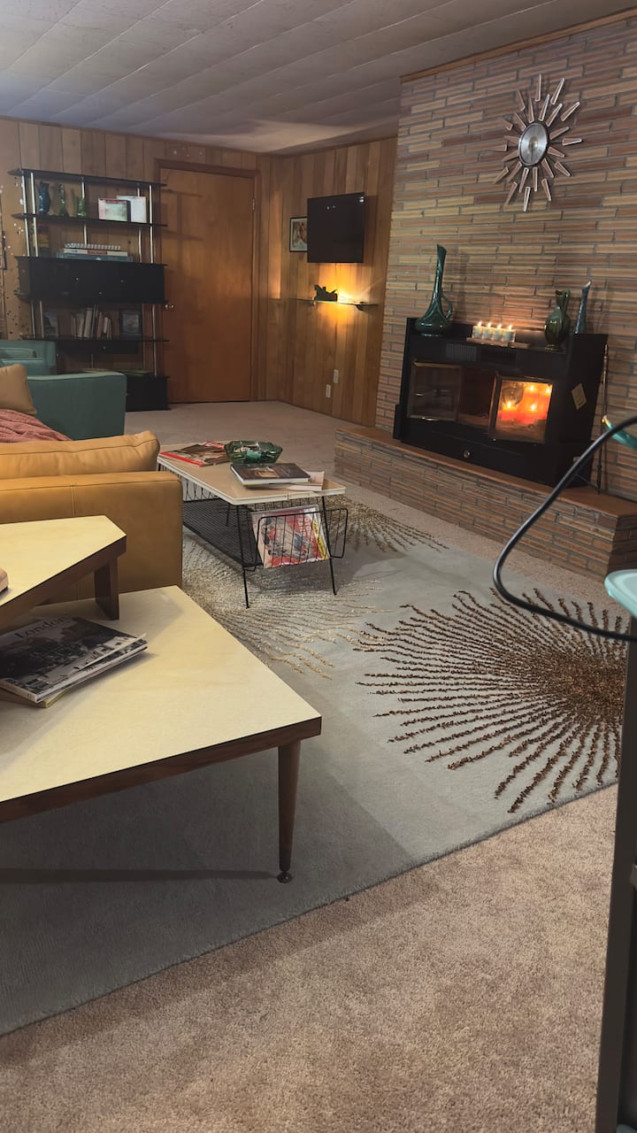Starlight Lodge · Mid Century Modern - 쿠즈 베이