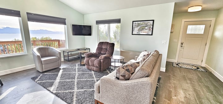 Grand Bay View | In Town | Large Deck | Sleeps 6 - Homer, AK