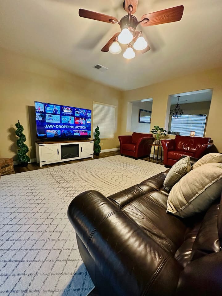 Relaxing Nw Bakersfield Home & Pool For Travelers - 베이커즈필드