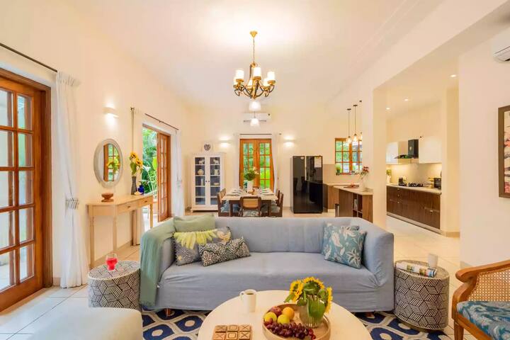 Living room image 6