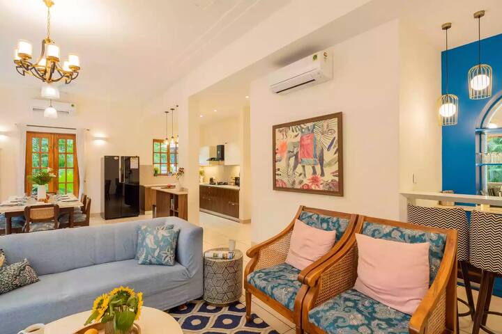 Living room image 7